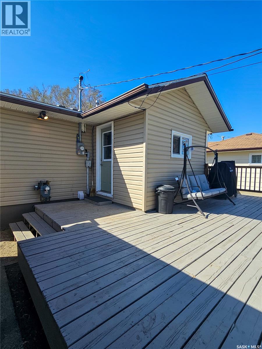 207 7th Avenue W, Rosetown, Saskatchewan  S0L 2V0 - Photo 10 - SK034700