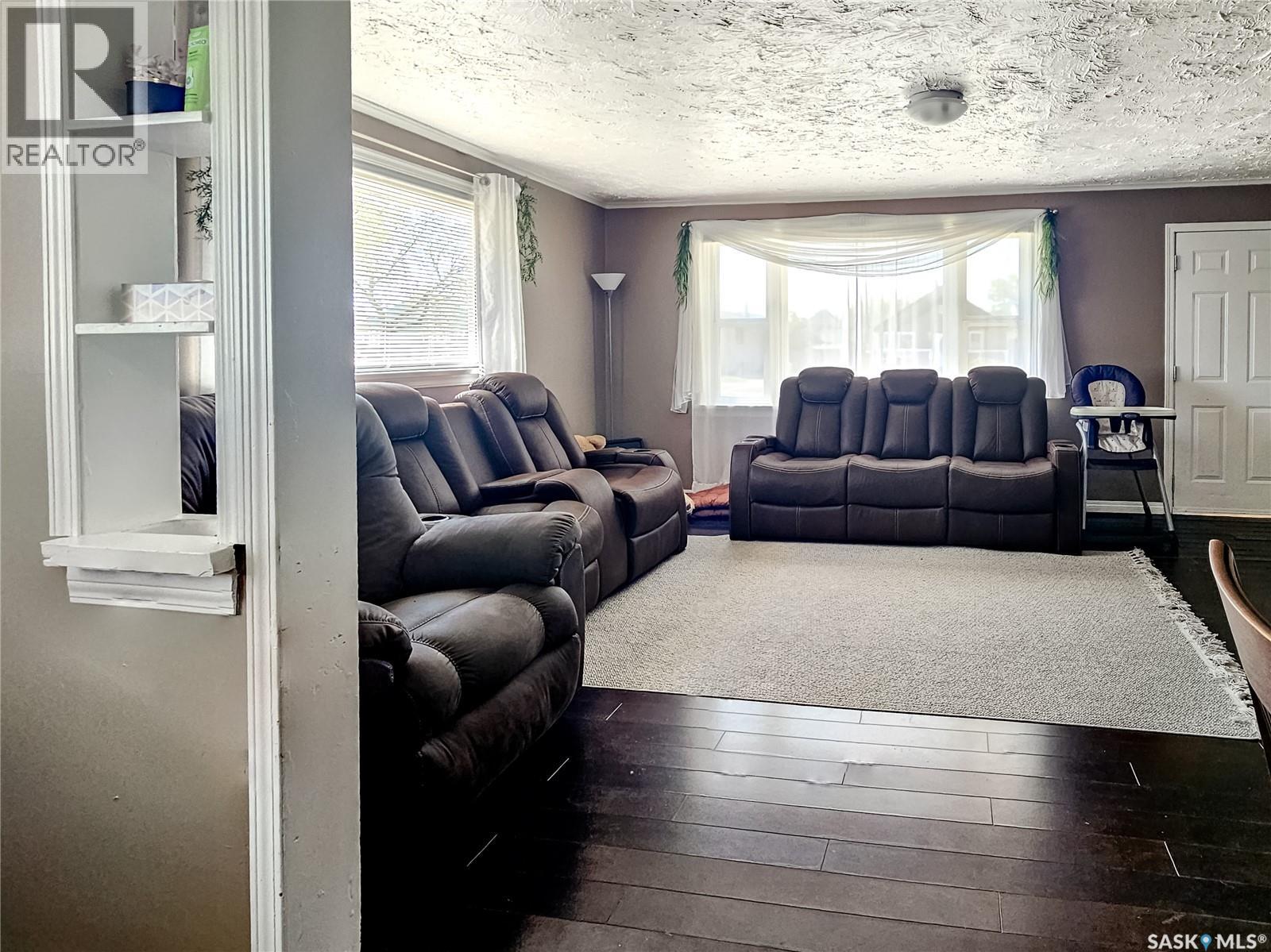 207 7th Avenue W, Rosetown, Saskatchewan  S0L 2V0 - Photo 17 - SK034700