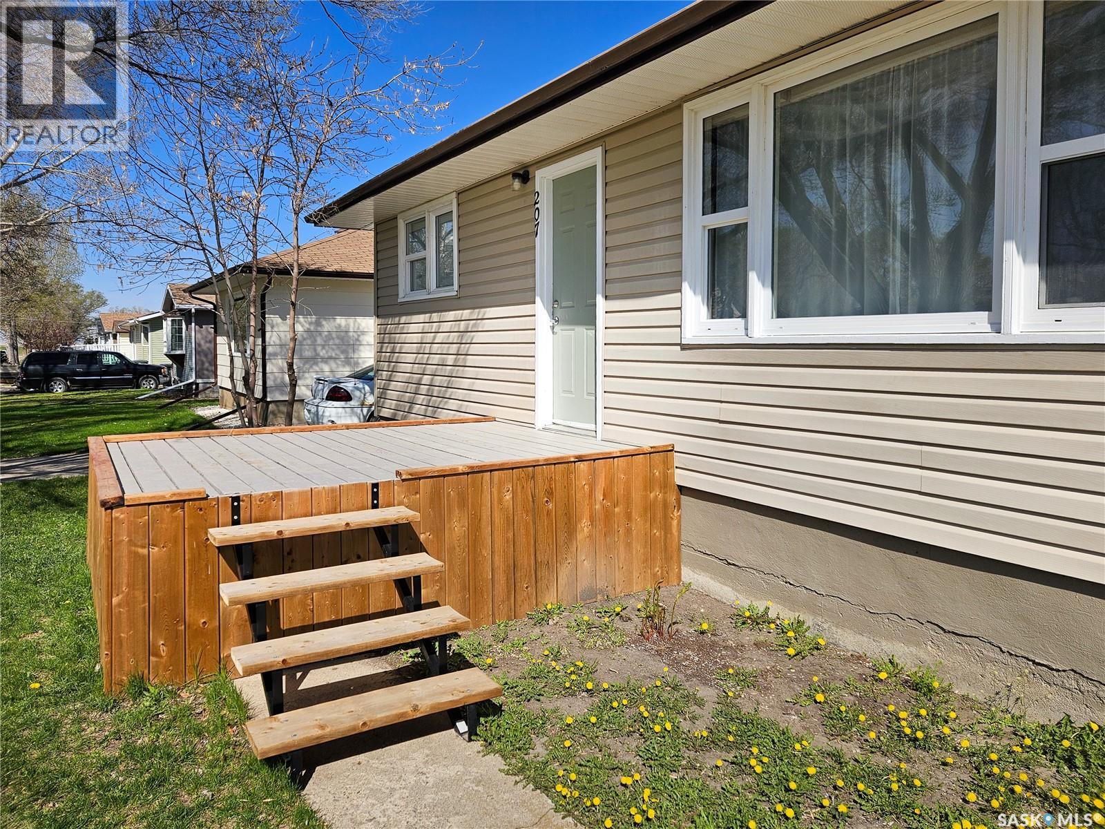 207 7th Avenue W, Rosetown, Saskatchewan  S0L 2V0 - Photo 3 - SK034700