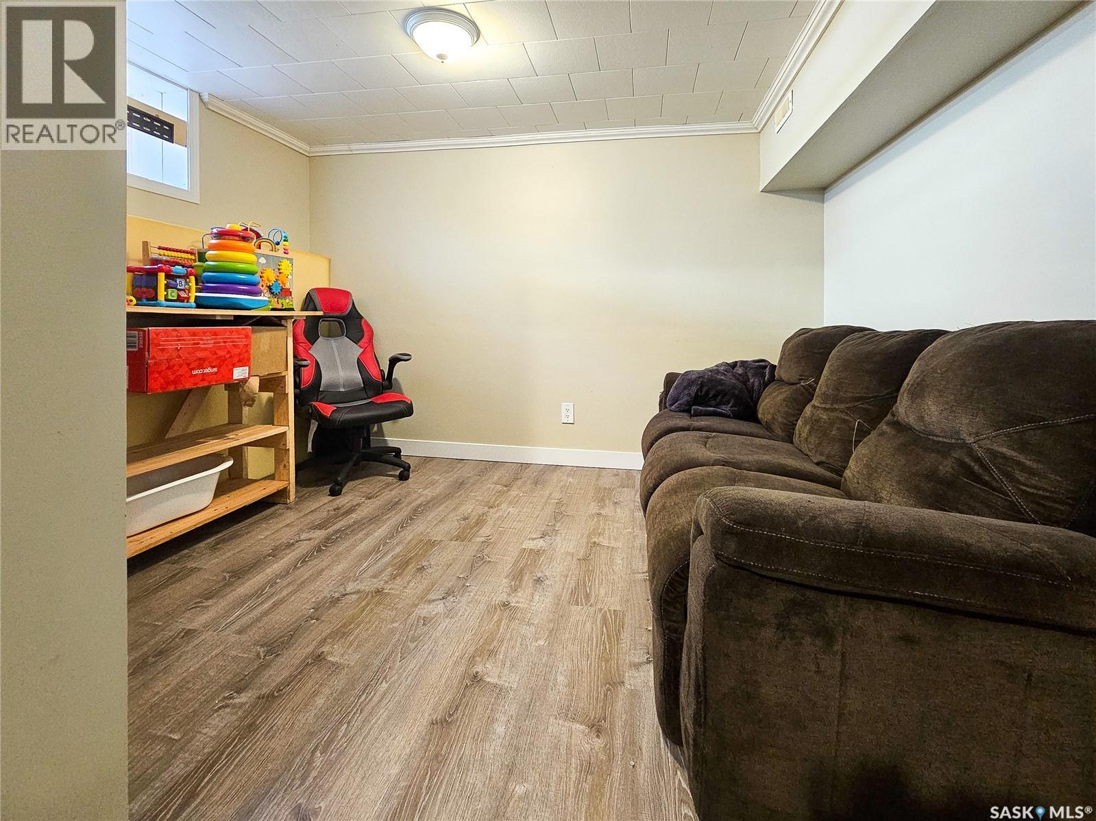 207 7th Avenue W, Rosetown, Saskatchewan  S0L 2V0 - Photo 37 - SK034700