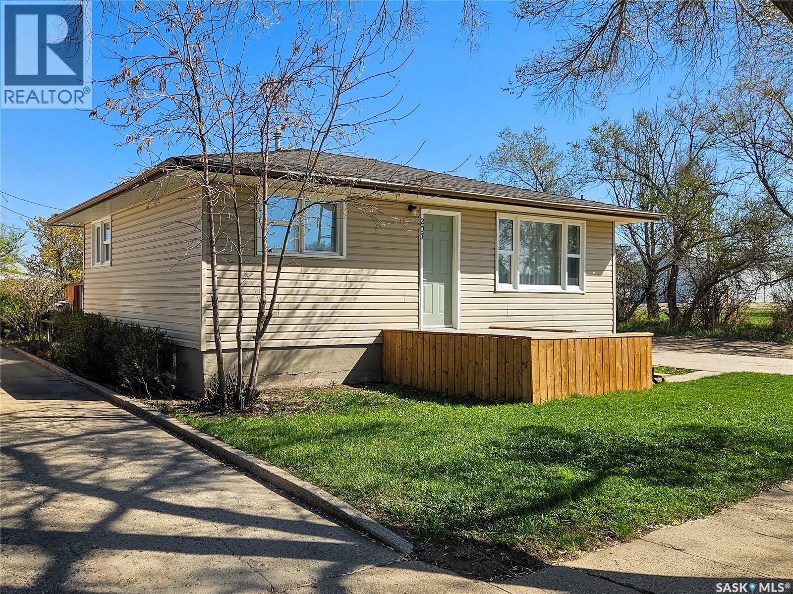 207 7th Avenue W, Rosetown, Saskatchewan  S0L 2V0 - Photo 47 - SK034700