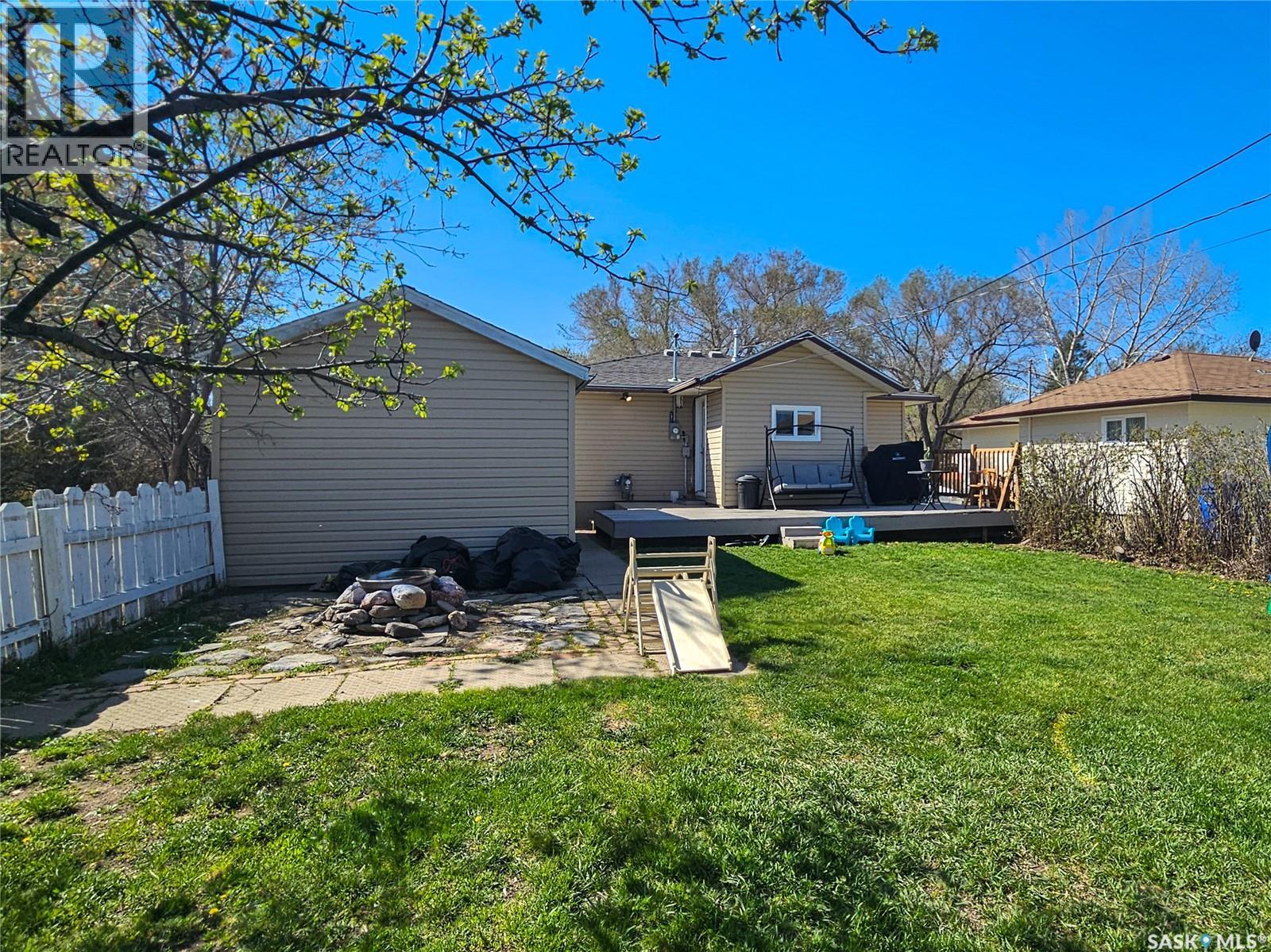 207 7th Avenue W, Rosetown, Saskatchewan  S0L 2V0 - Photo 5 - SK034700