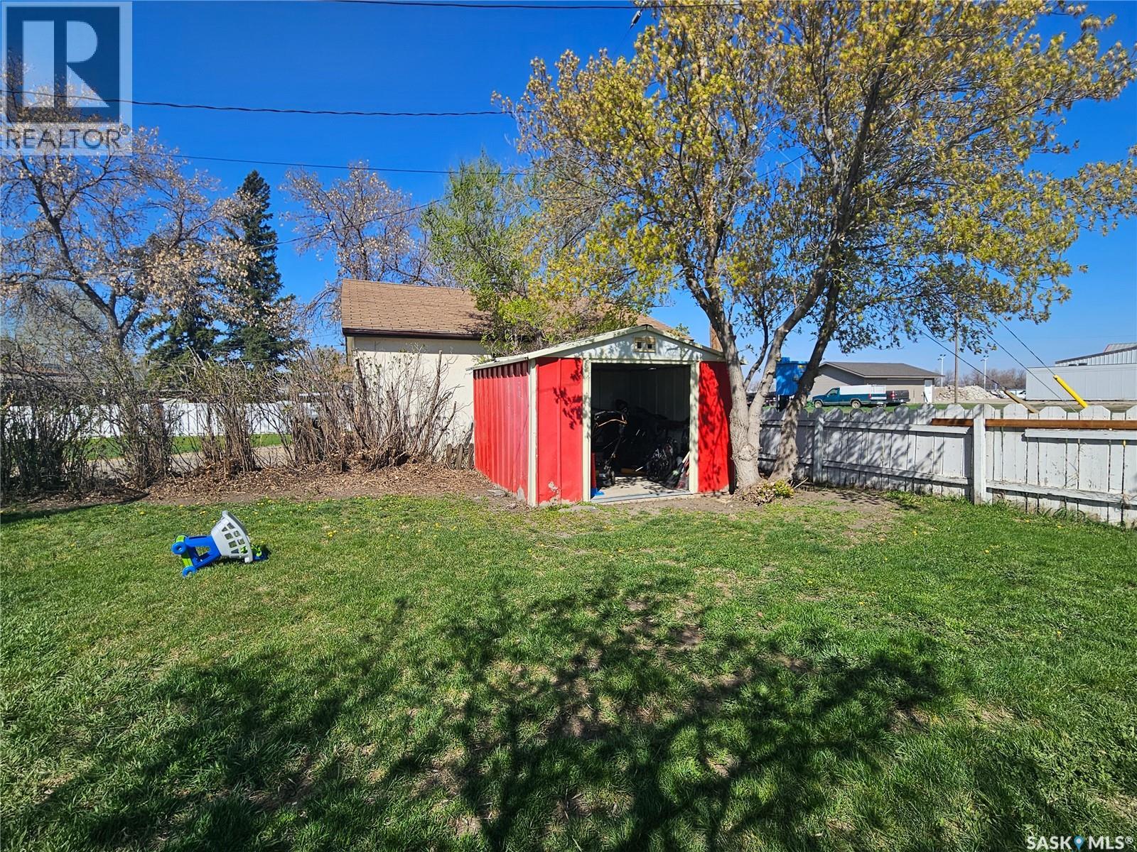 207 7th Avenue W, Rosetown, Saskatchewan  S0L 2V0 - Photo 6 - SK034700