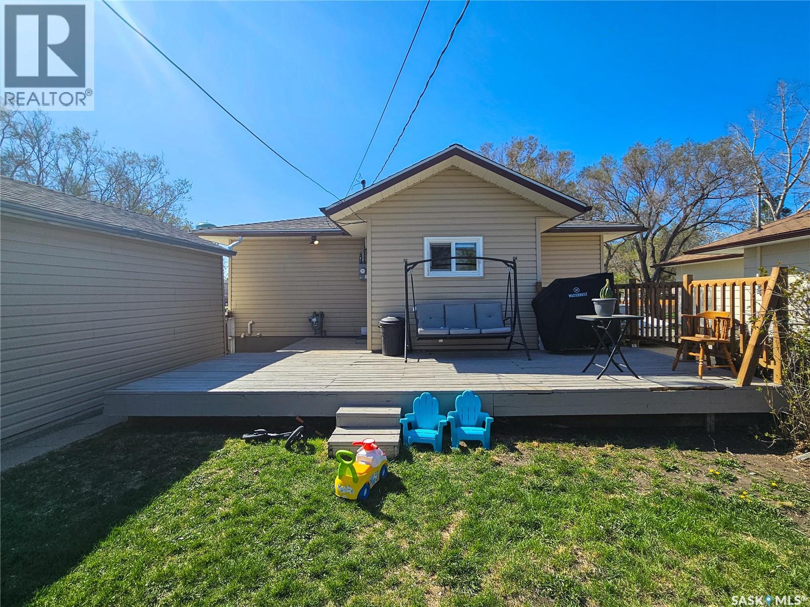 207 7th Avenue W, Rosetown, Saskatchewan  S0L 2V0 - Photo 8 - SK034700