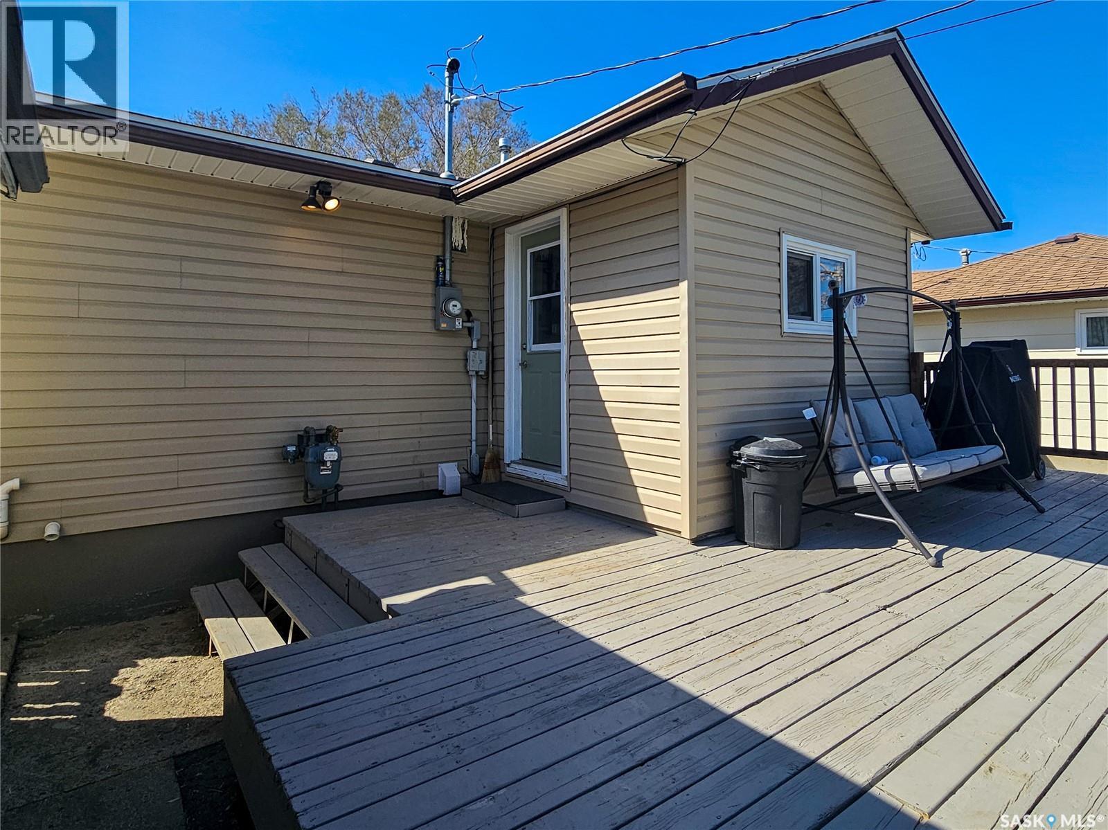 207 7th Avenue W, Rosetown, Saskatchewan  S0L 2V0 - Photo 9 - SK034700