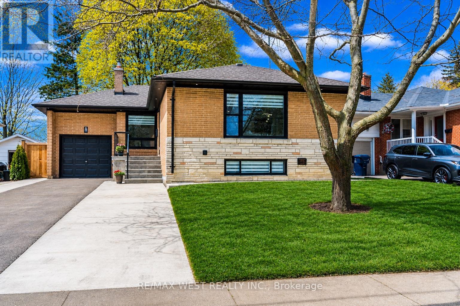 48 LLOYD MANOR ROAD, Toronto, Ontario