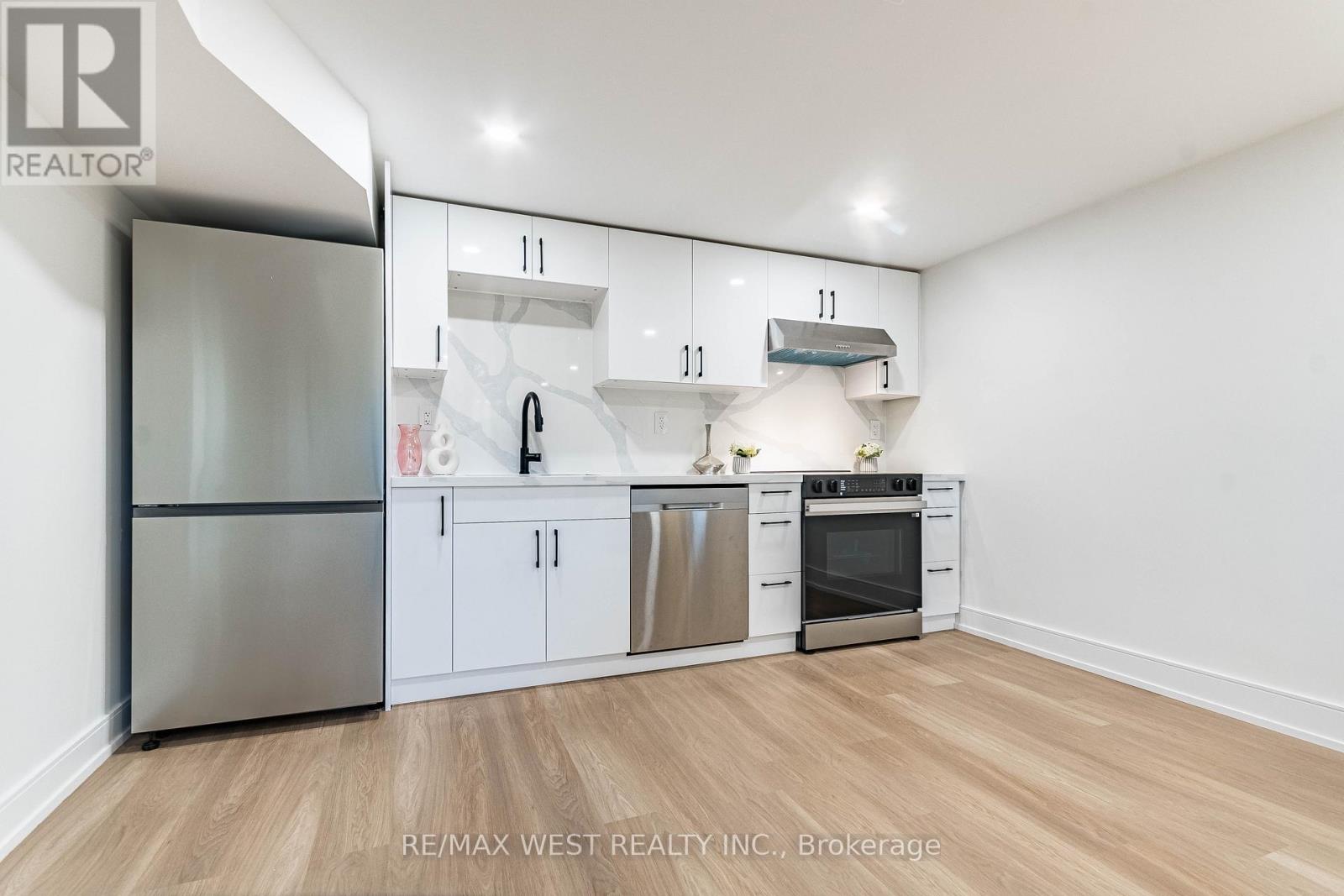 48 Lloyd Manor Road, Toronto, Ontario  M9B 5H7 - Photo 23 - W13077126