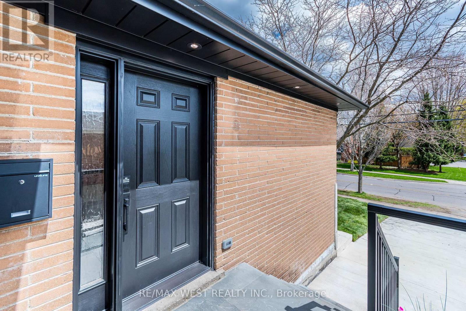 48 Lloyd Manor Road, Toronto, Ontario  M9B 5H7 - Photo 34 - W13077126