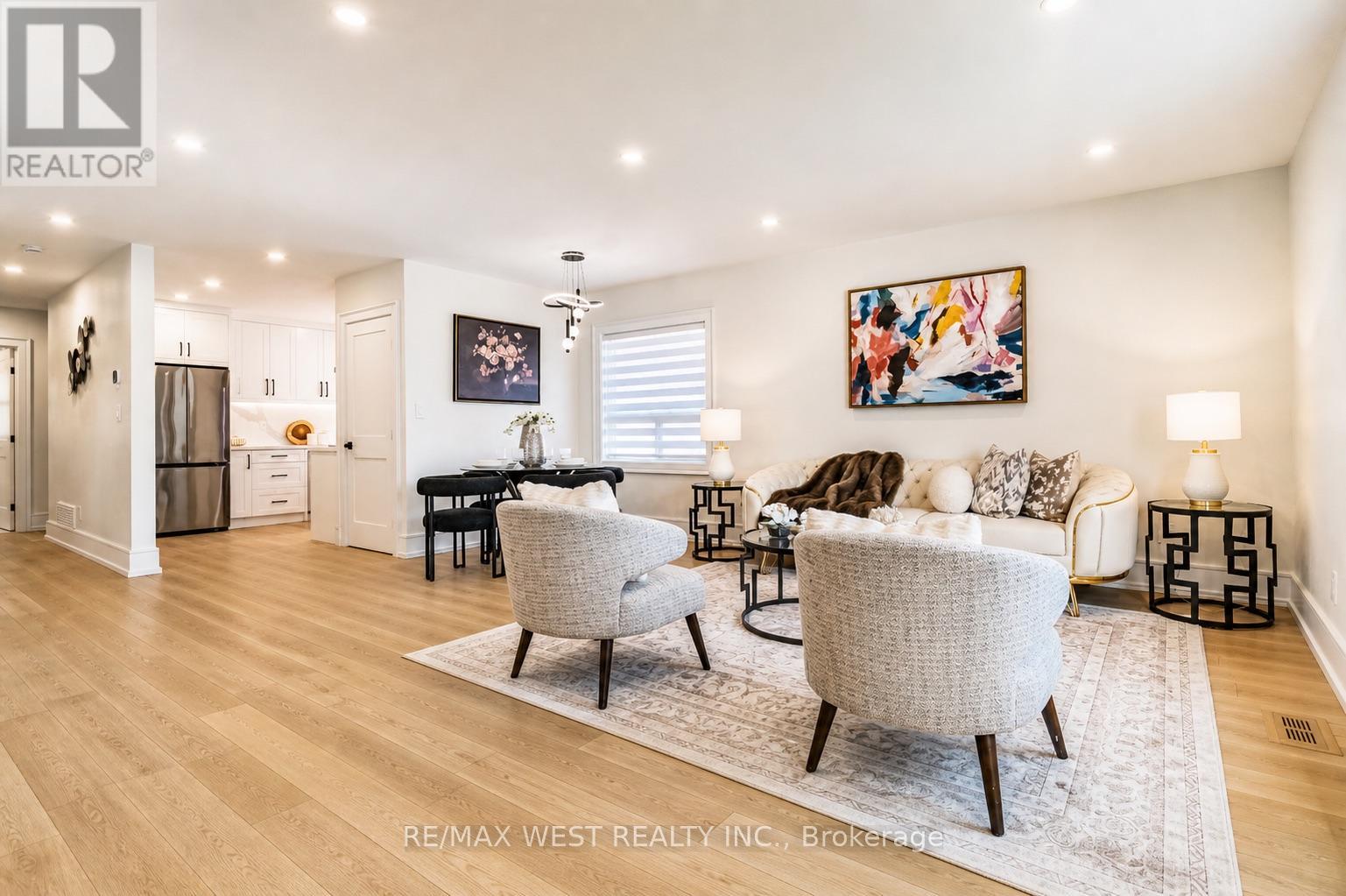 48 Lloyd Manor Road, Toronto, Ontario  M9B 5H7 - Photo 4 - W13077126