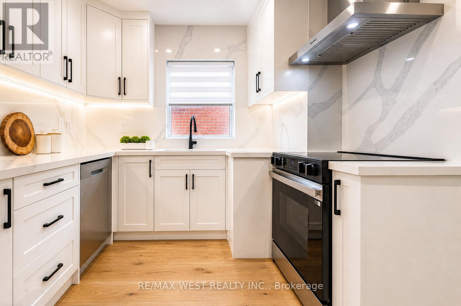 48 Lloyd Manor Road, Toronto, Ontario  M9B 5H7 - Photo 7 - W13077126