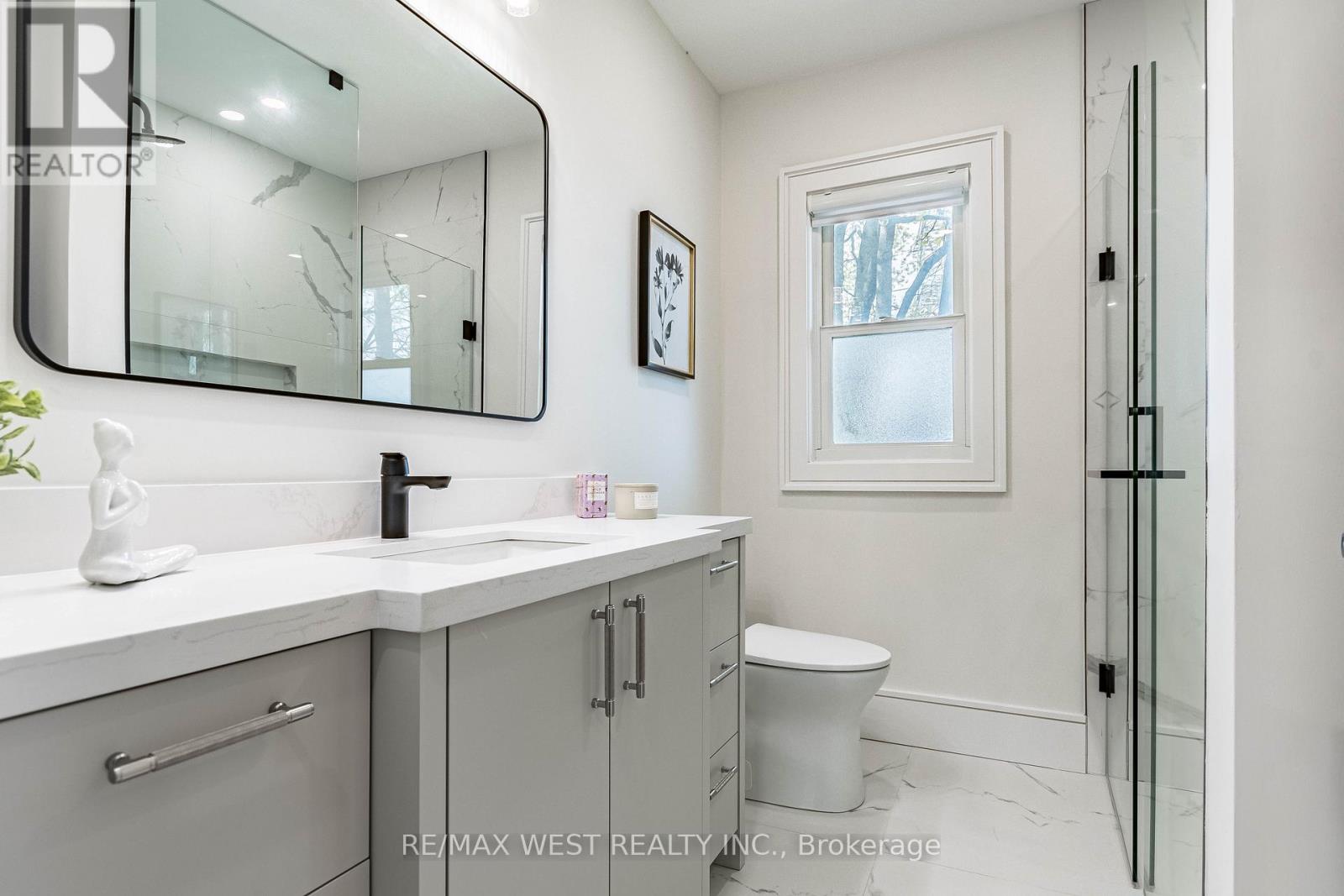 48 Lloyd Manor Road, Toronto, Ontario  M9B 5H7 - Photo 8 - W13077126