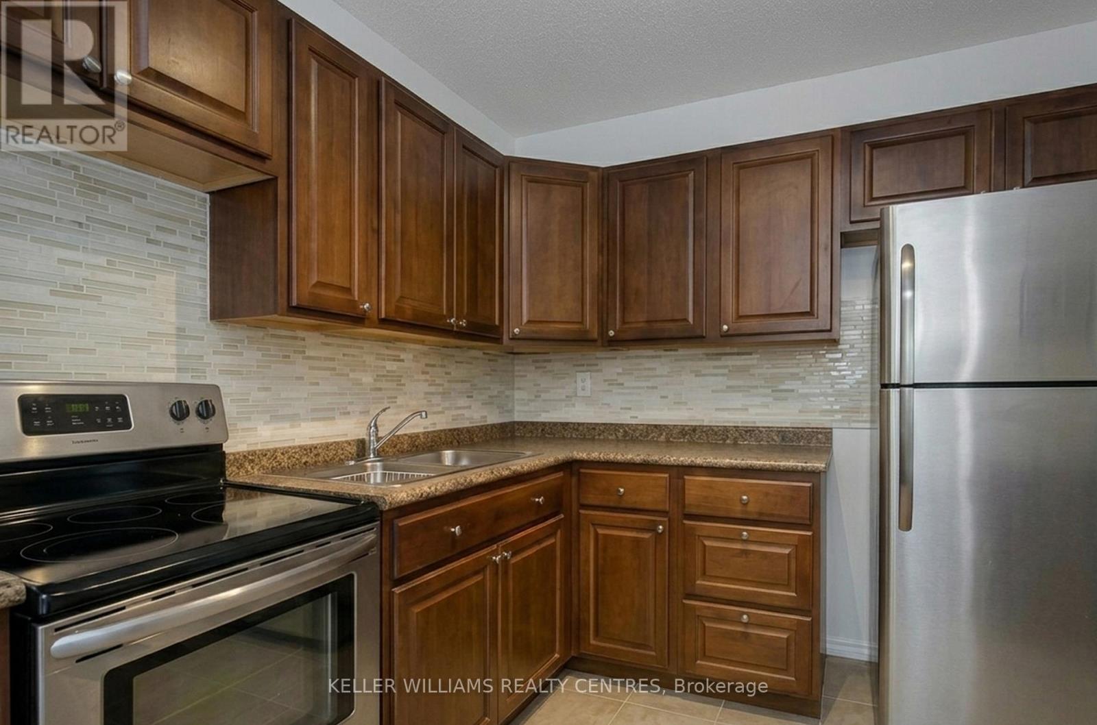 102 - 2001 Bonnymede Drive, Mississauga, Ontario  L5J 4H8 - Photo 3 - W13077158