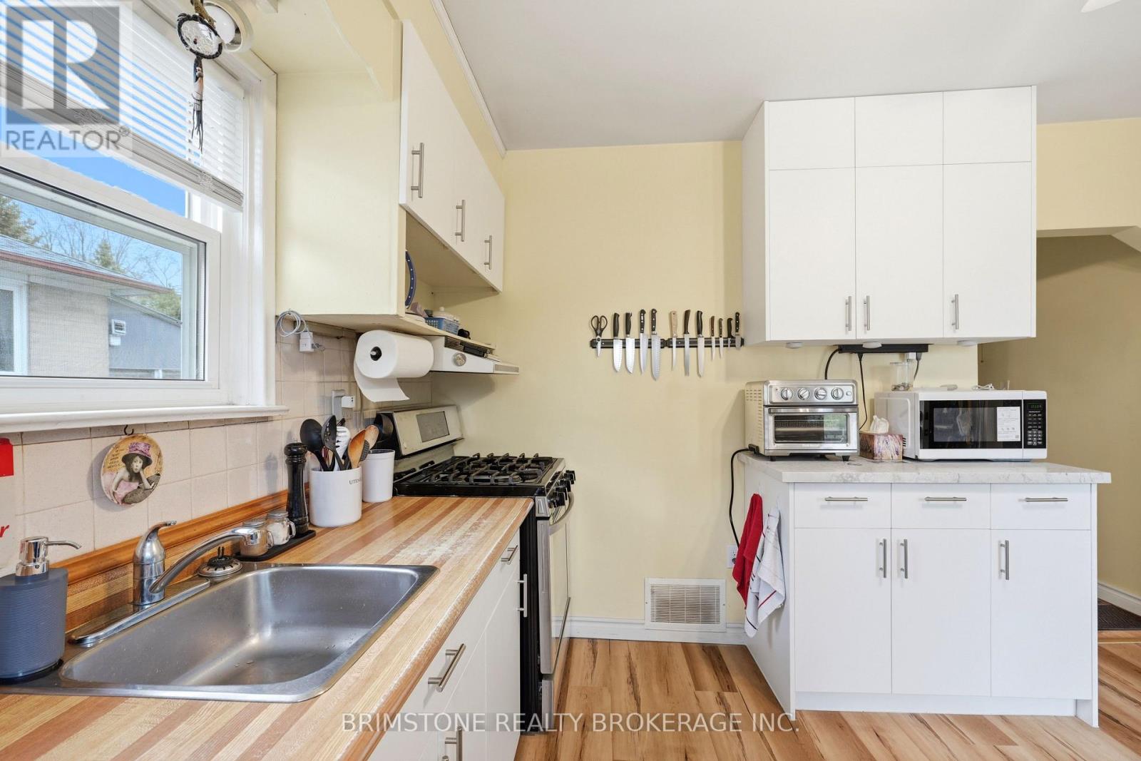 29 Ridge Road, Toronto, Ontario  M3M 1C6 - Photo 7 - W13077182