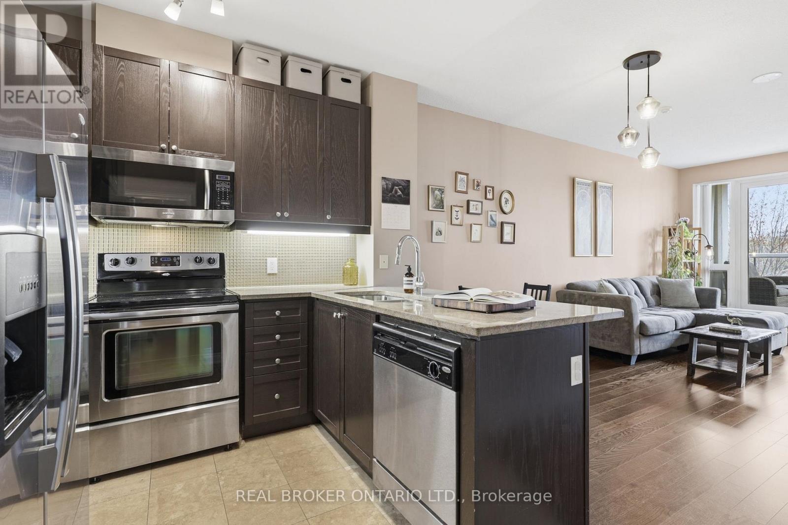 205 - 1135 Royal York Road, Toronto, Ontario  M9A 0C3 - Photo 2 - W13077200