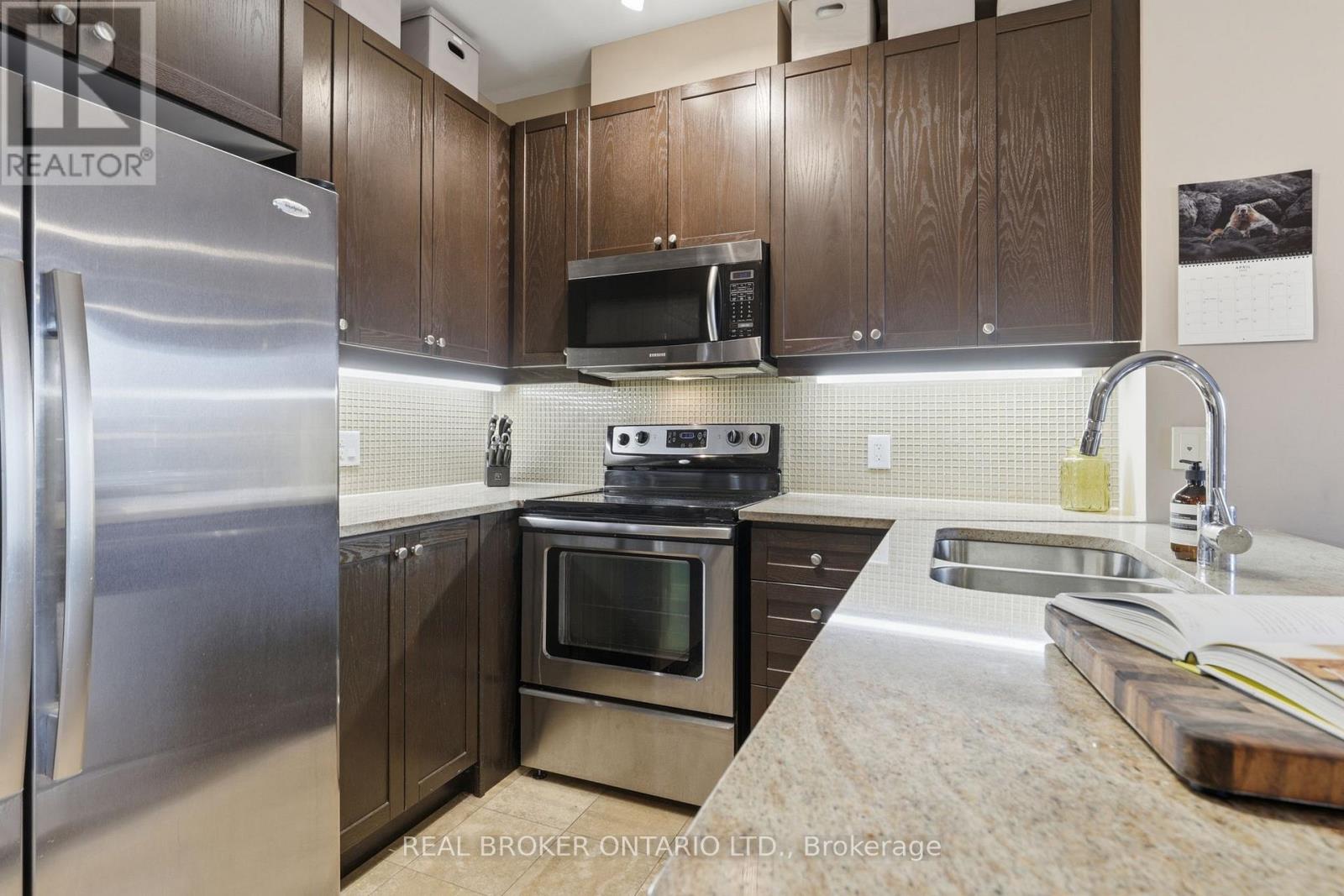 205 - 1135 Royal York Road, Toronto, Ontario  M9A 0C3 - Photo 3 - W13077200