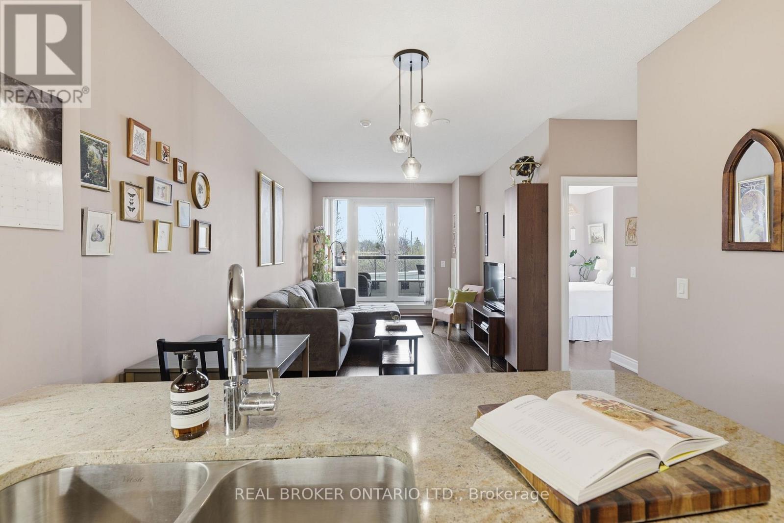 205 - 1135 Royal York Road, Toronto, Ontario  M9A 0C3 - Photo 4 - W13077200