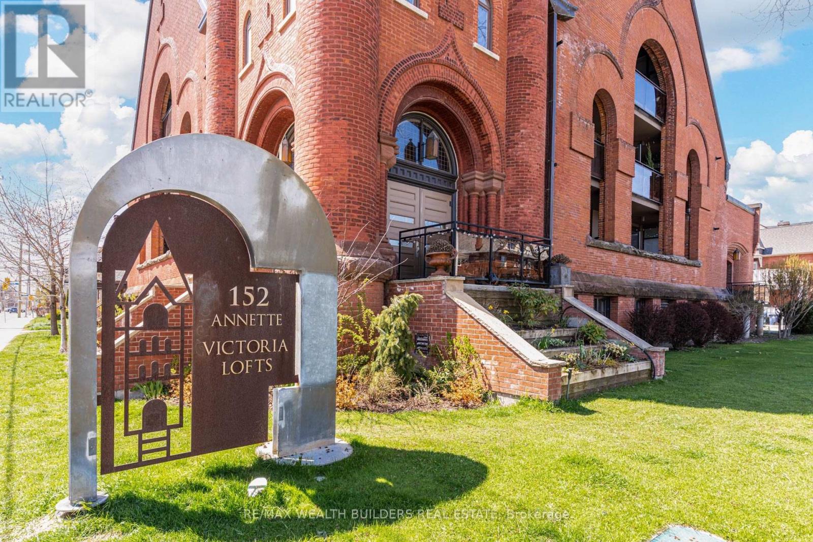 210 - 152 Annette Street, Toronto, Ontario  M6P 1P4 - Photo 1 - W13077244