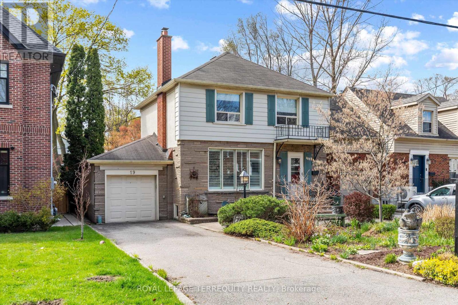 19 Bernice Avenue, Toronto, Ontario  M8Y 1Z5 - Photo 1 - W13077312