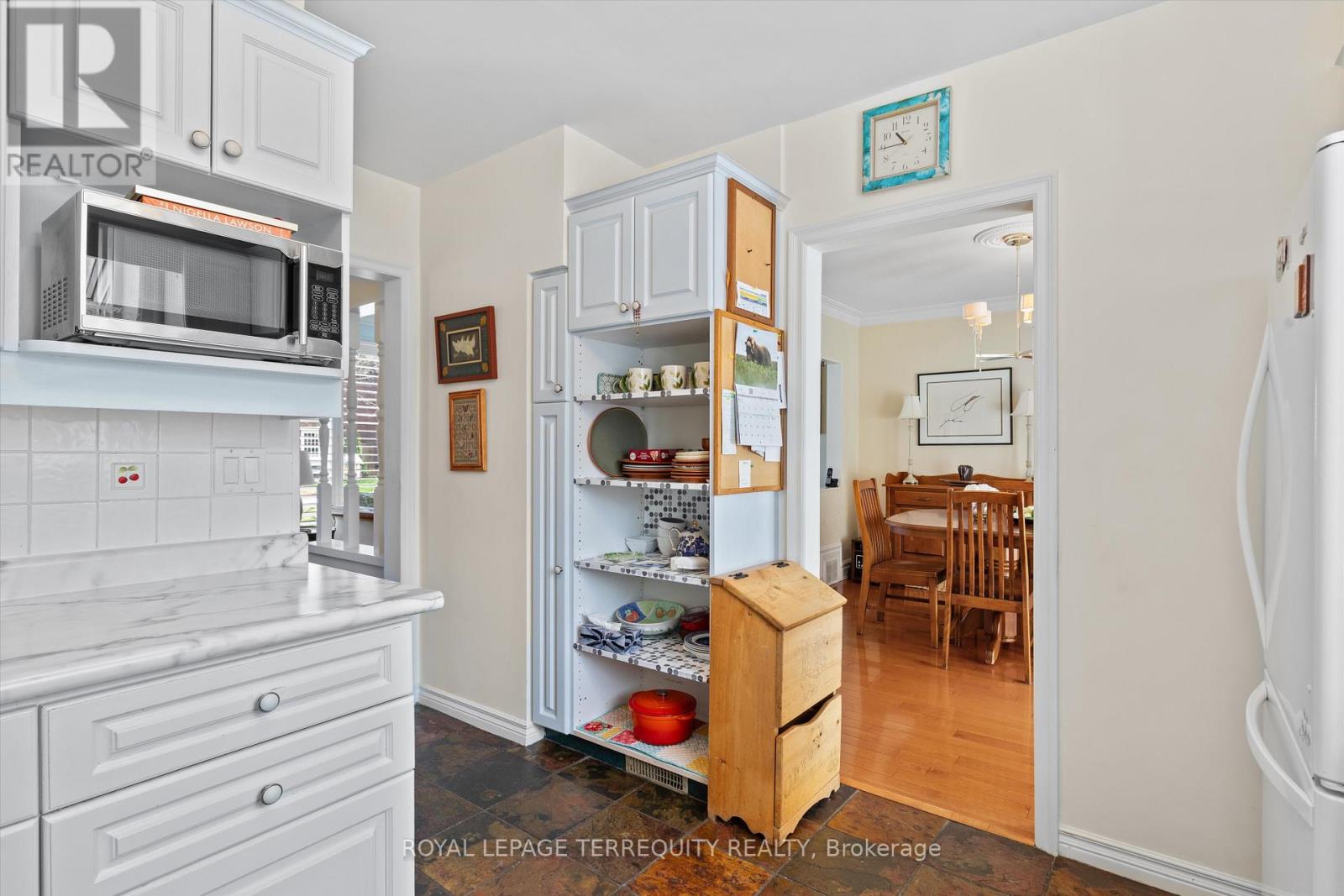 19 Bernice Avenue, Toronto, Ontario  M8Y 1Z5 - Photo 10 - W13077312