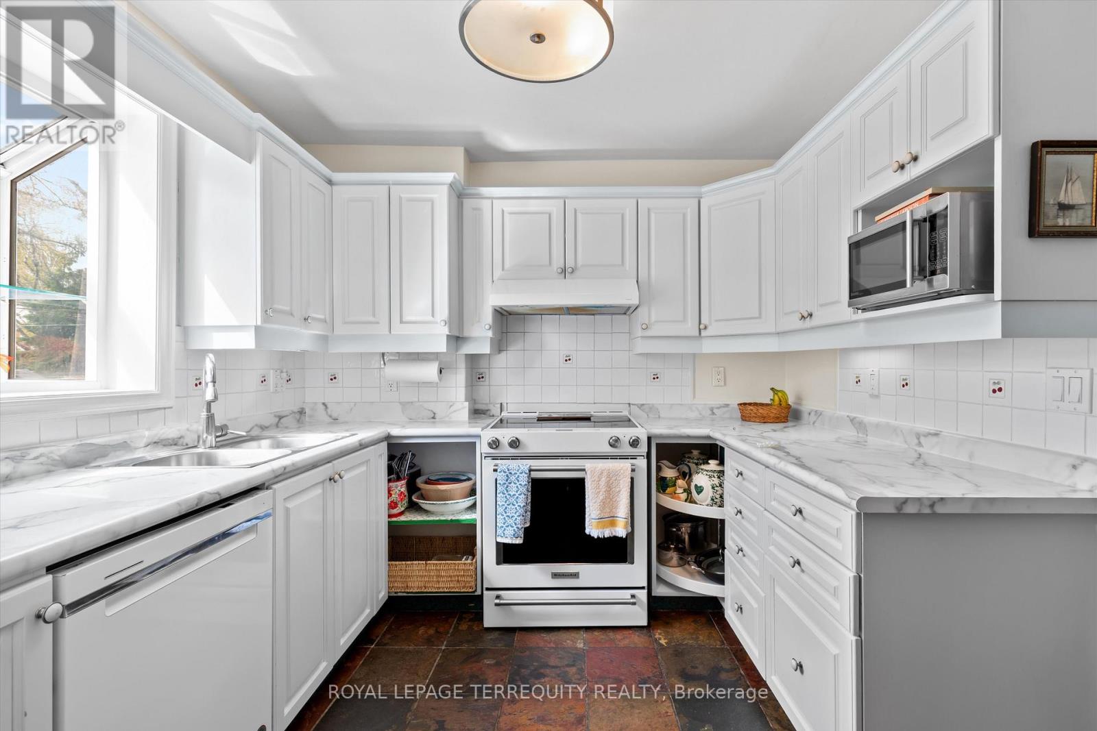 19 Bernice Avenue, Toronto, Ontario  M8Y 1Z5 - Photo 12 - W13077312