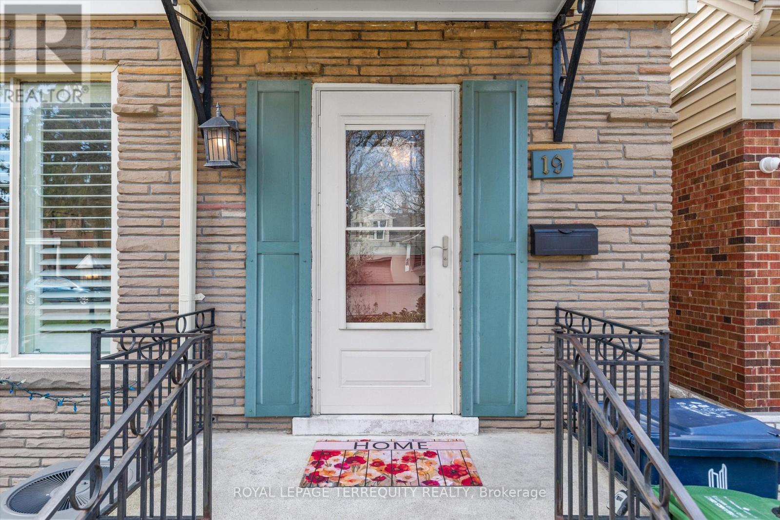 19 Bernice Avenue, Toronto, Ontario  M8Y 1Z5 - Photo 3 - W13077312