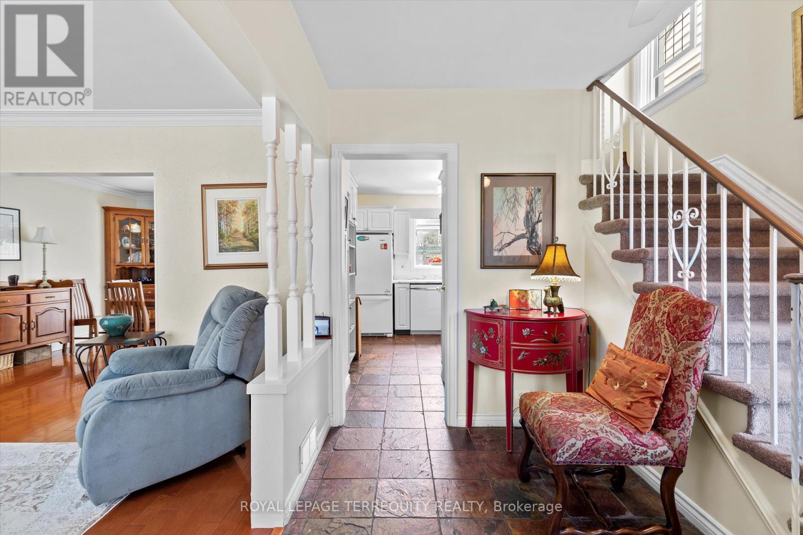 19 Bernice Avenue, Toronto, Ontario  M8Y 1Z5 - Photo 4 - W13077312