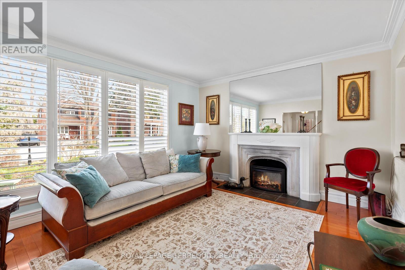 19 Bernice Avenue, Toronto, Ontario  M8Y 1Z5 - Photo 5 - W13077312