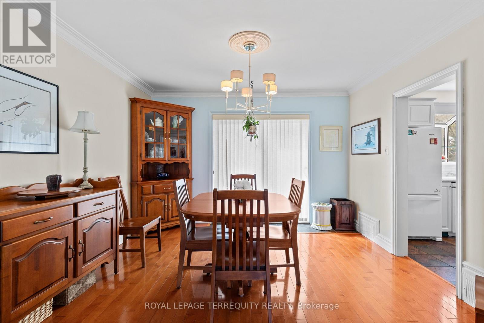 19 Bernice Avenue, Toronto, Ontario  M8Y 1Z5 - Photo 8 - W13077312