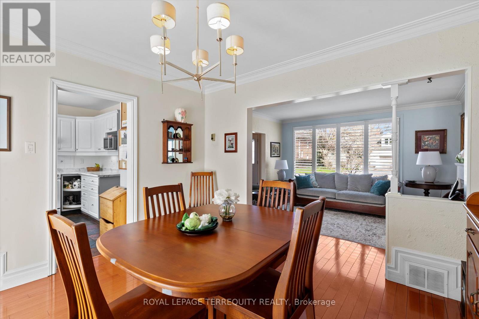 19 Bernice Avenue, Toronto, Ontario  M8Y 1Z5 - Photo 9 - W13077312