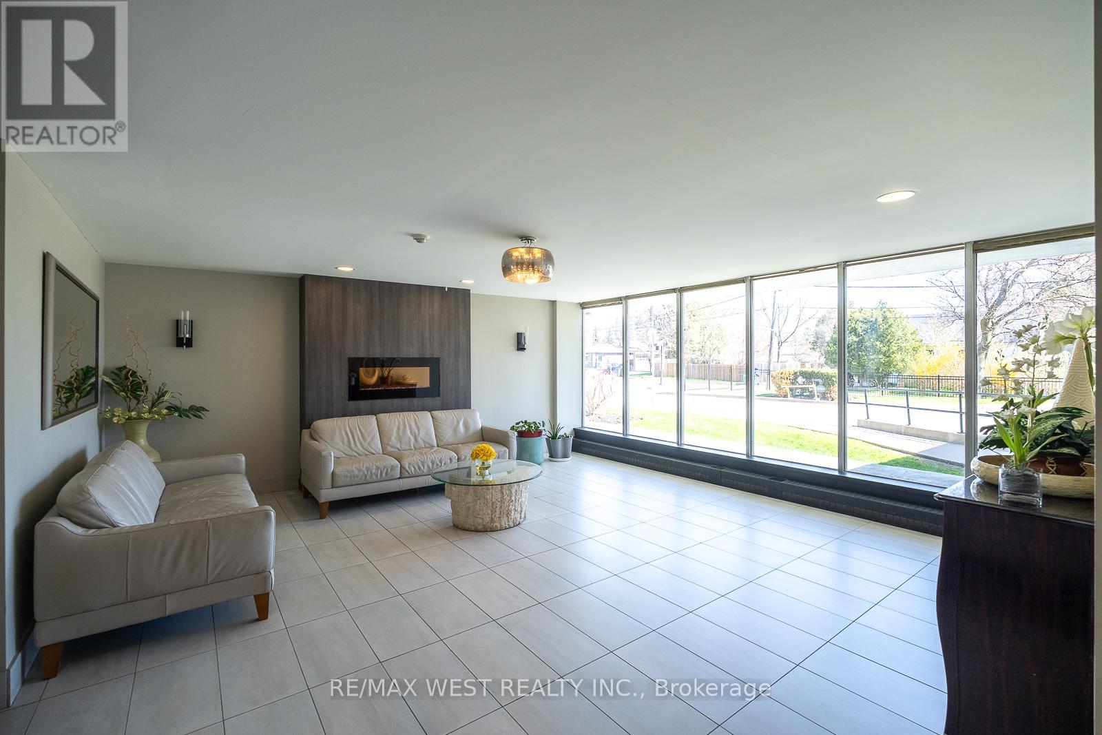 310 - 1100 Caven Street, Mississauga, Ontario  L5G 4N3 - Photo 4 - W13077382