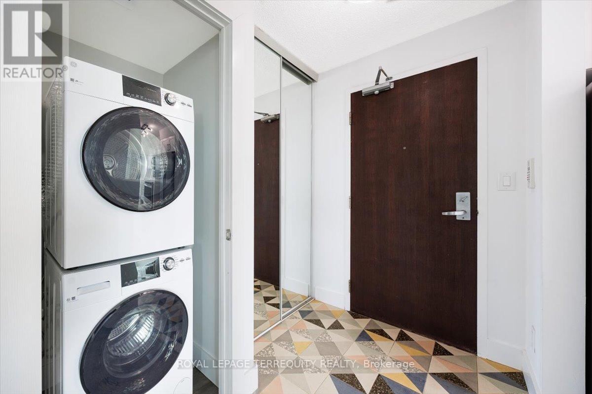 2212 - 335 Rathburn Road W, Mississauga, Ontario  L5B 0C8 - Photo 14 - W13077406