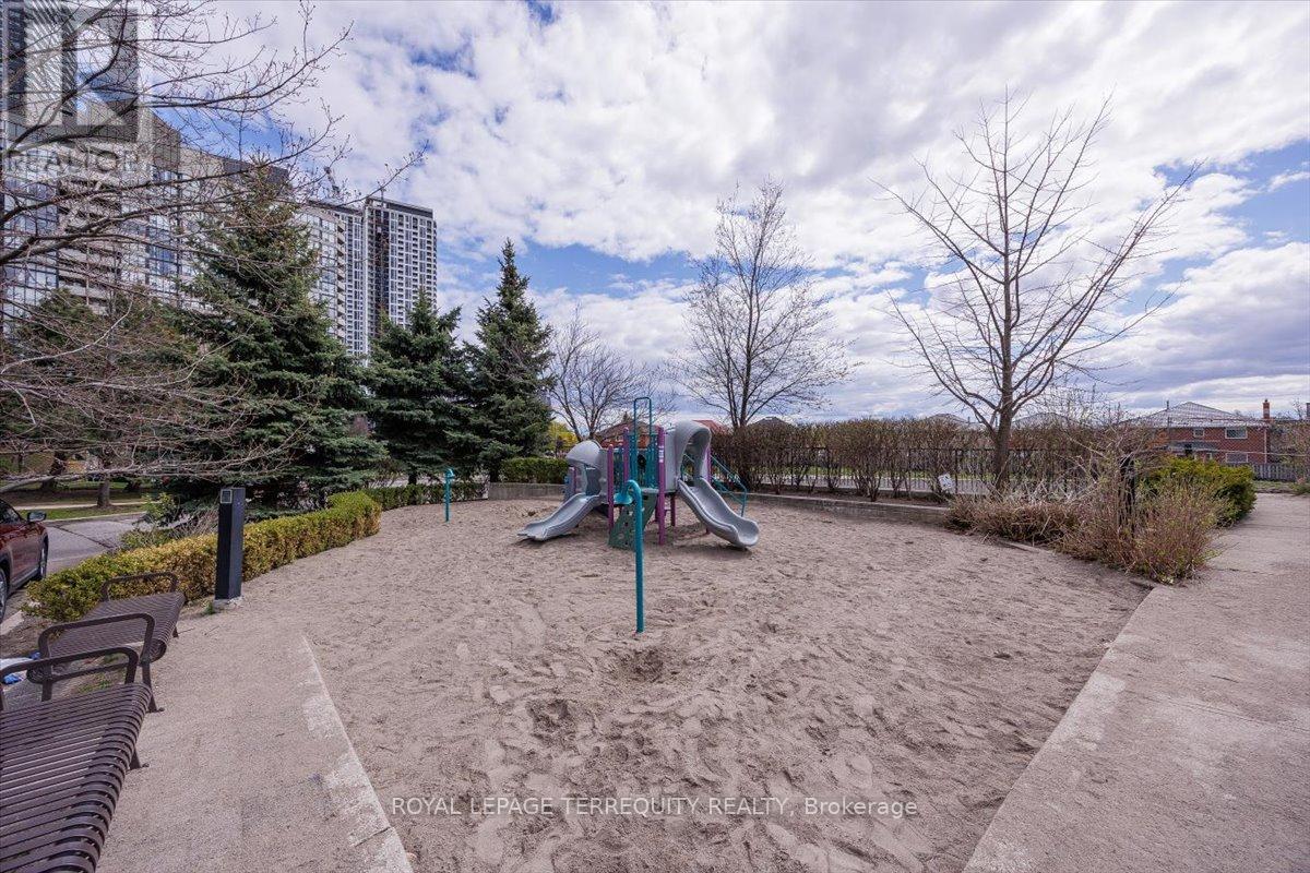 2212 - 335 Rathburn Road W, Mississauga, Ontario  L5B 0C8 - Photo 43 - W13077406