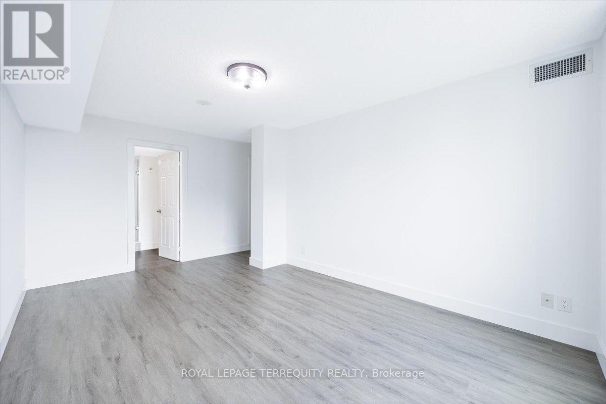 2212 - 335 Rathburn Road W, Mississauga, Ontario  L5B 0C8 - Photo 9 - W13077406