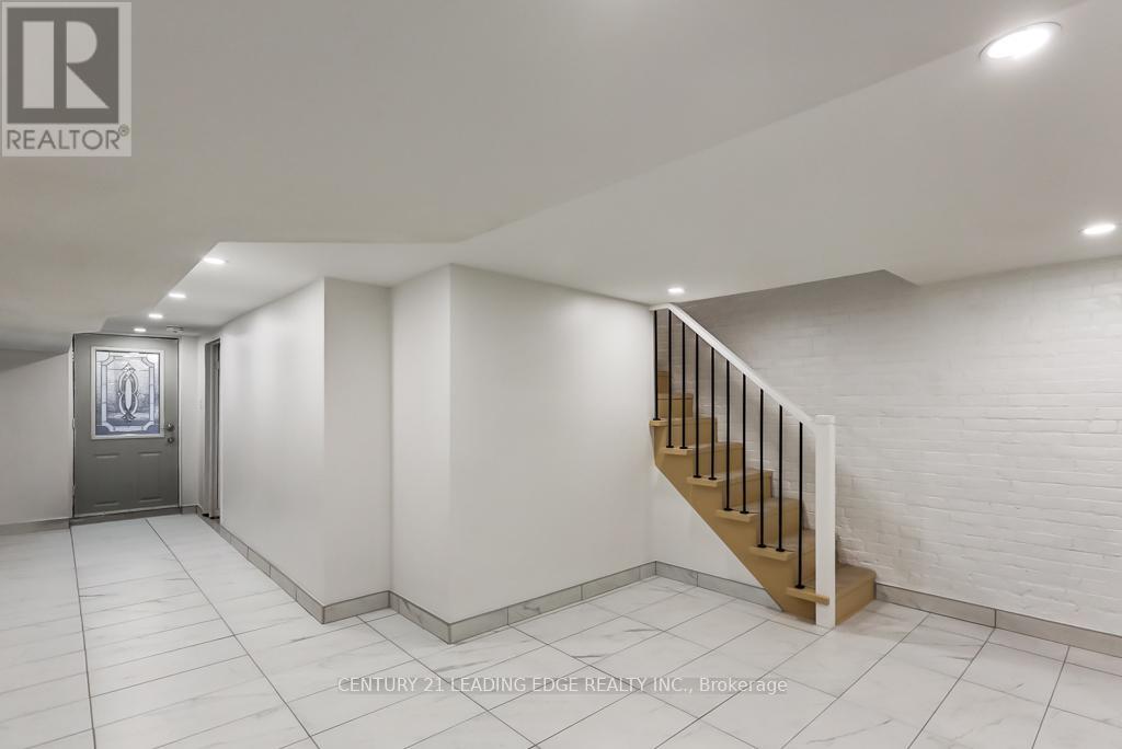 26 Grandville Avenue, Toronto, Ontario  M6N 4T9 - Photo 24 - W13077410