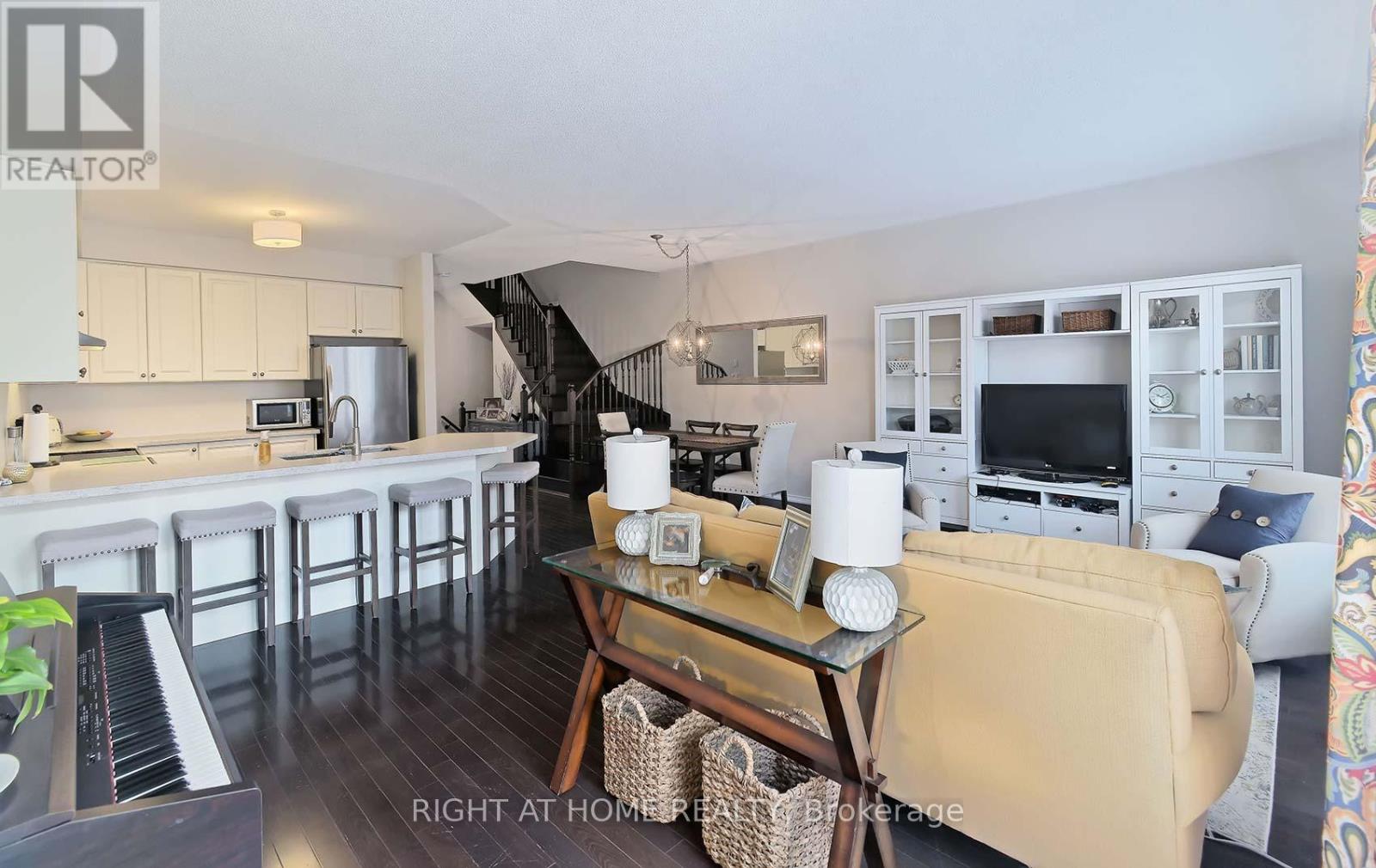 736 Farmstead Drive, Milton, Ontario  L9T 8N4 - Photo 8 - W13077420