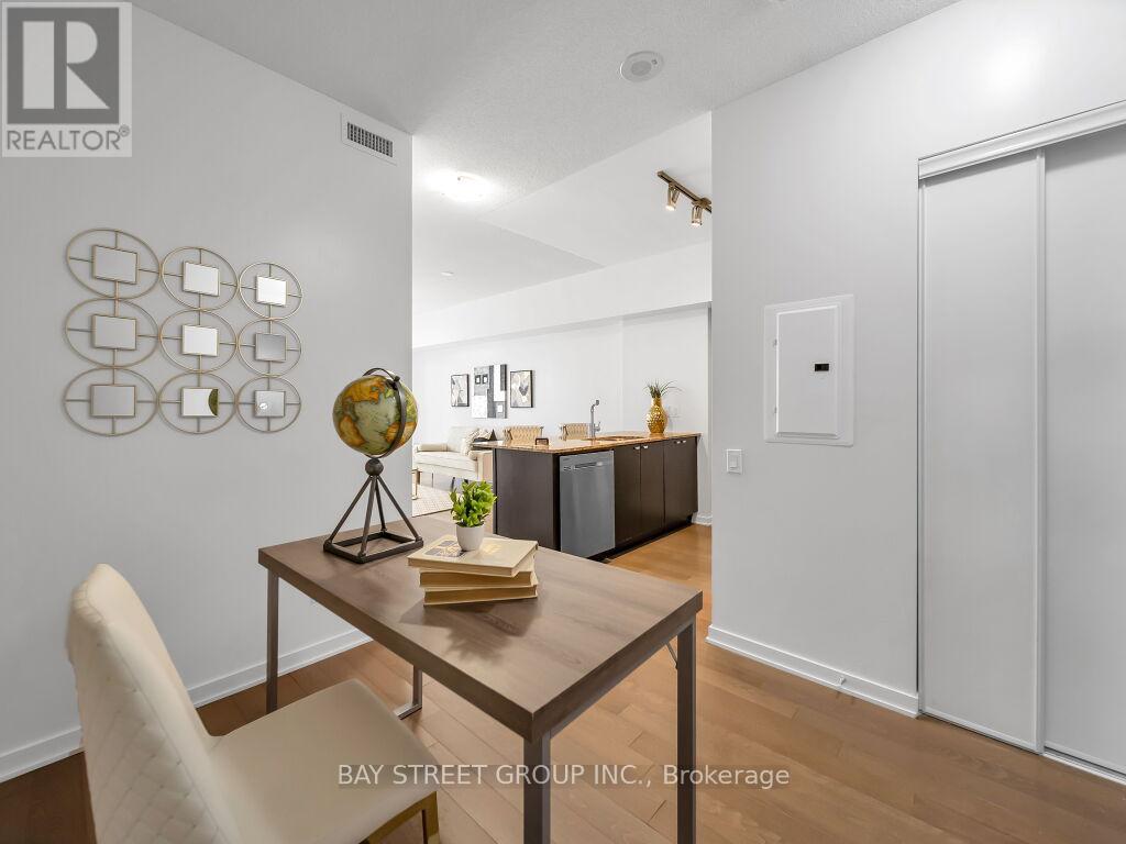 1501 - 105 The Queensway Avenue, Toronto, Ontario  M6G 5B5 - Photo 14 - W13077472
