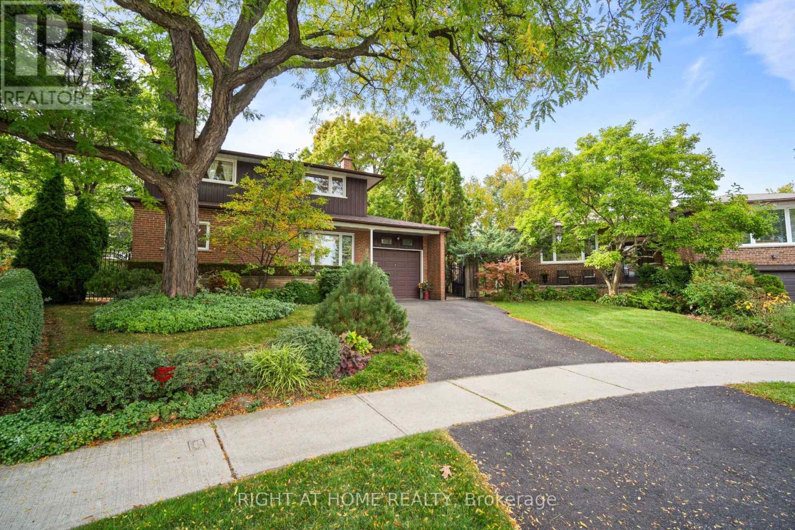 20 West Deane Valley Road, Toronto, Ontario  M9B 3K5 - Photo 1 - W13077496