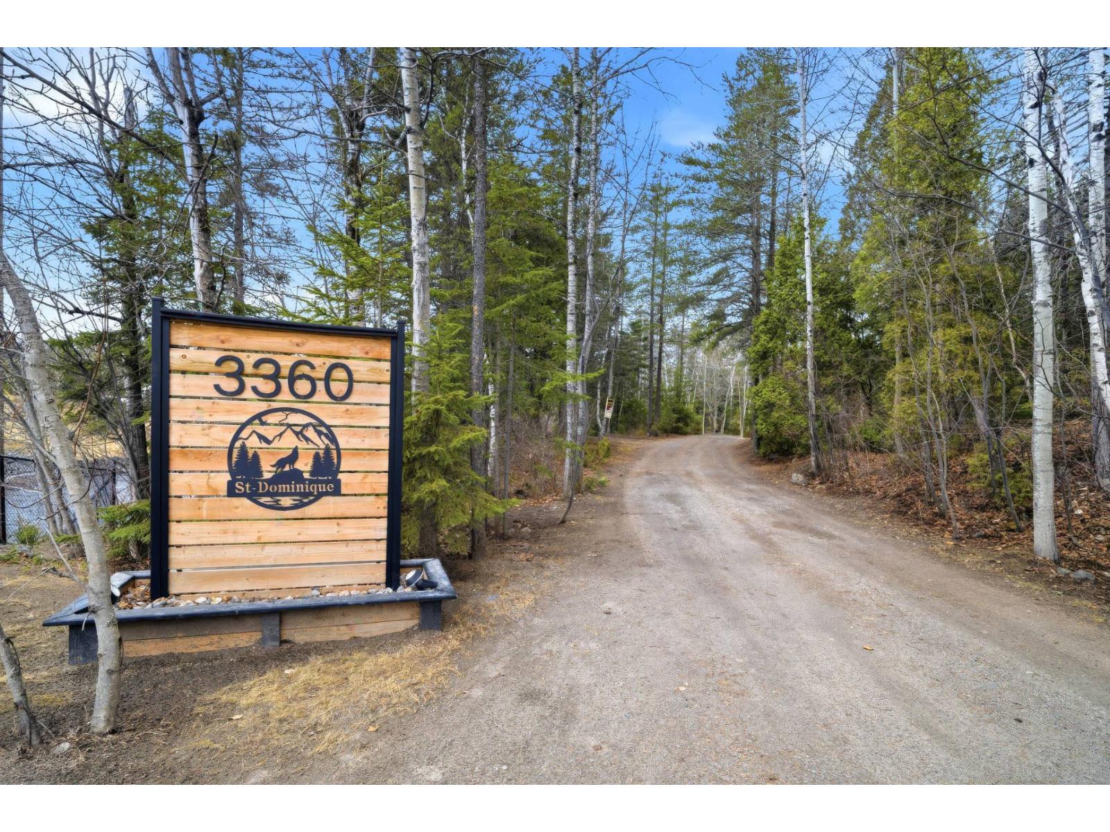 3360 Rue St-Dominique Saguenay (Jonquière) Quebec Canada G8A2M3 2