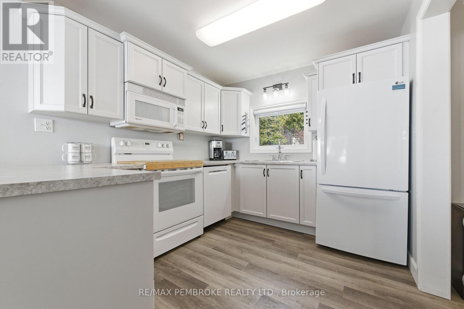 229 Holiday Lane, North Algona Wilberforce, Ontario  K0J 1T0 - Photo 13 - X12892756