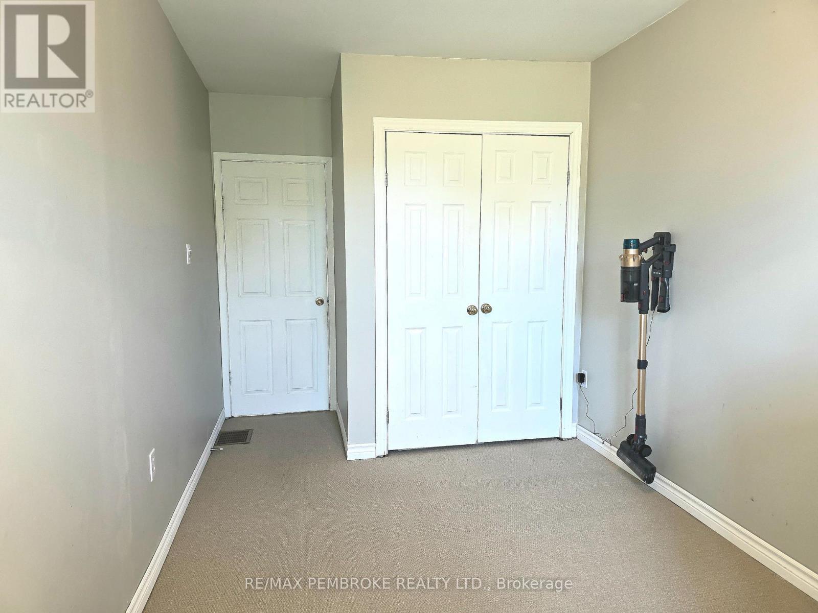 560 Boundary Road E, Laurentian Valley, Ontario  K8A 6M3 - Photo 11 - X13077108