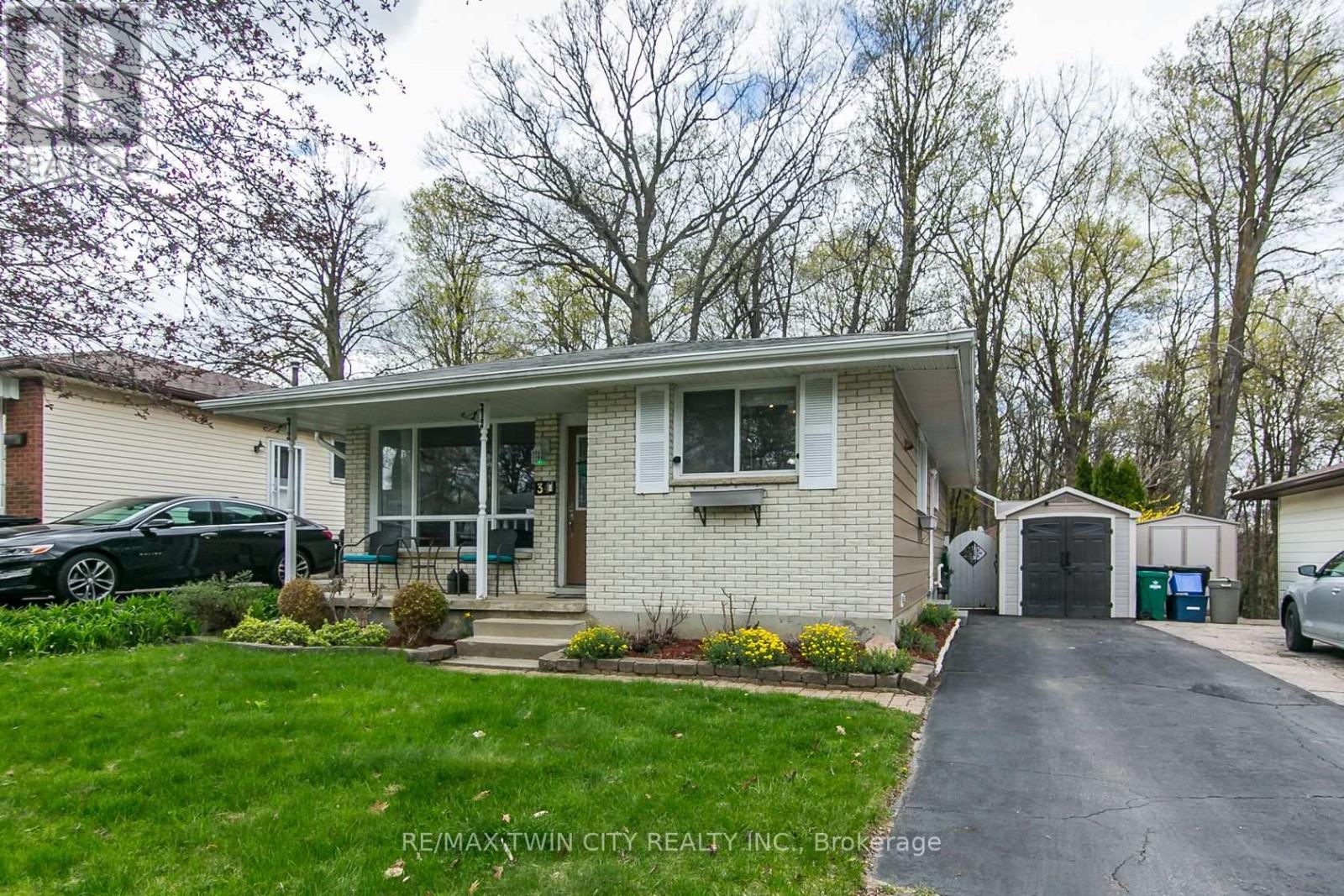 34 Blackhorne Crescent, Kitchener, Ontario  N2E 1T1 - Photo 2 - X13077310