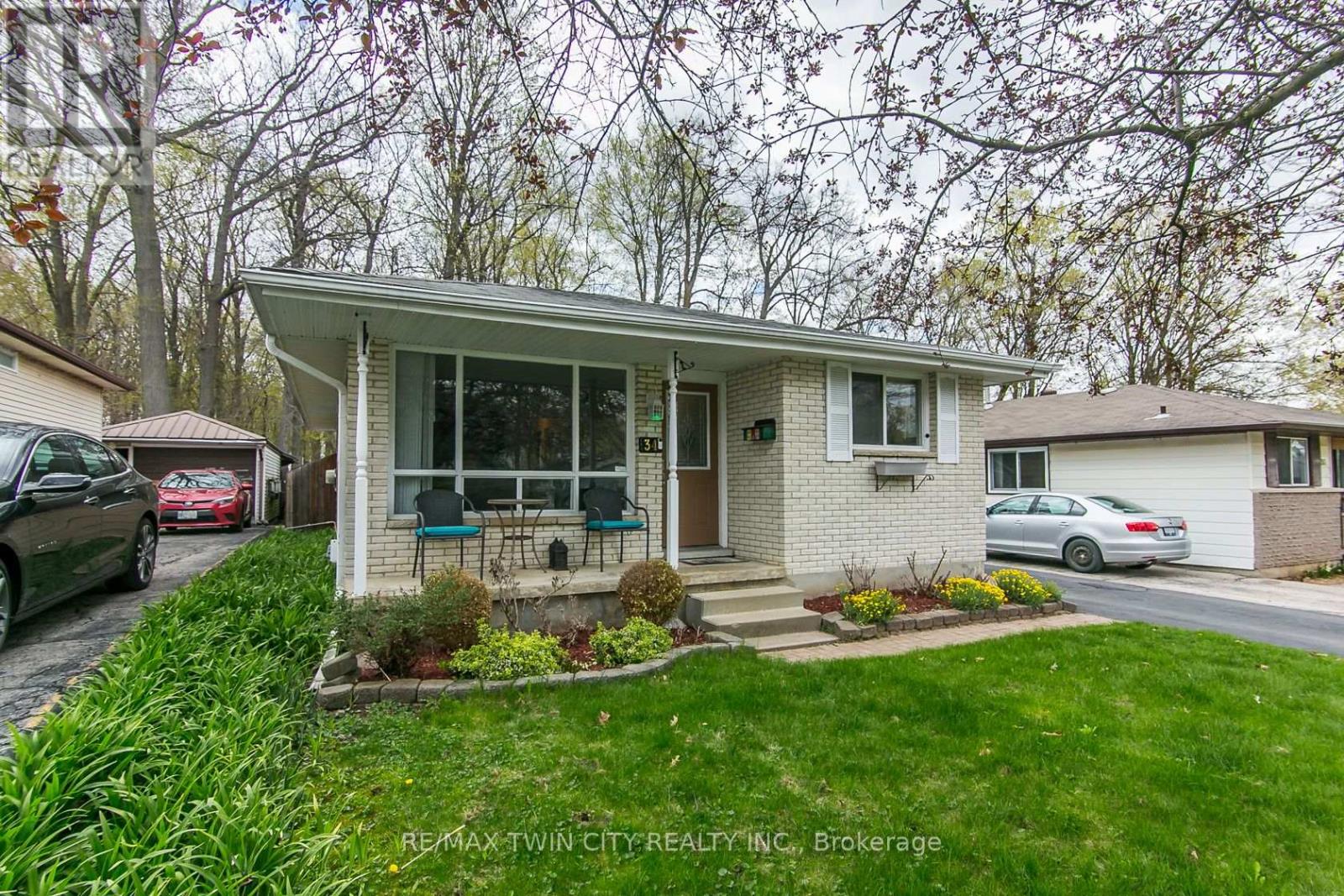 34 Blackhorne Crescent, Kitchener, Ontario  N2E 1T1 - Photo 3 - X13077310