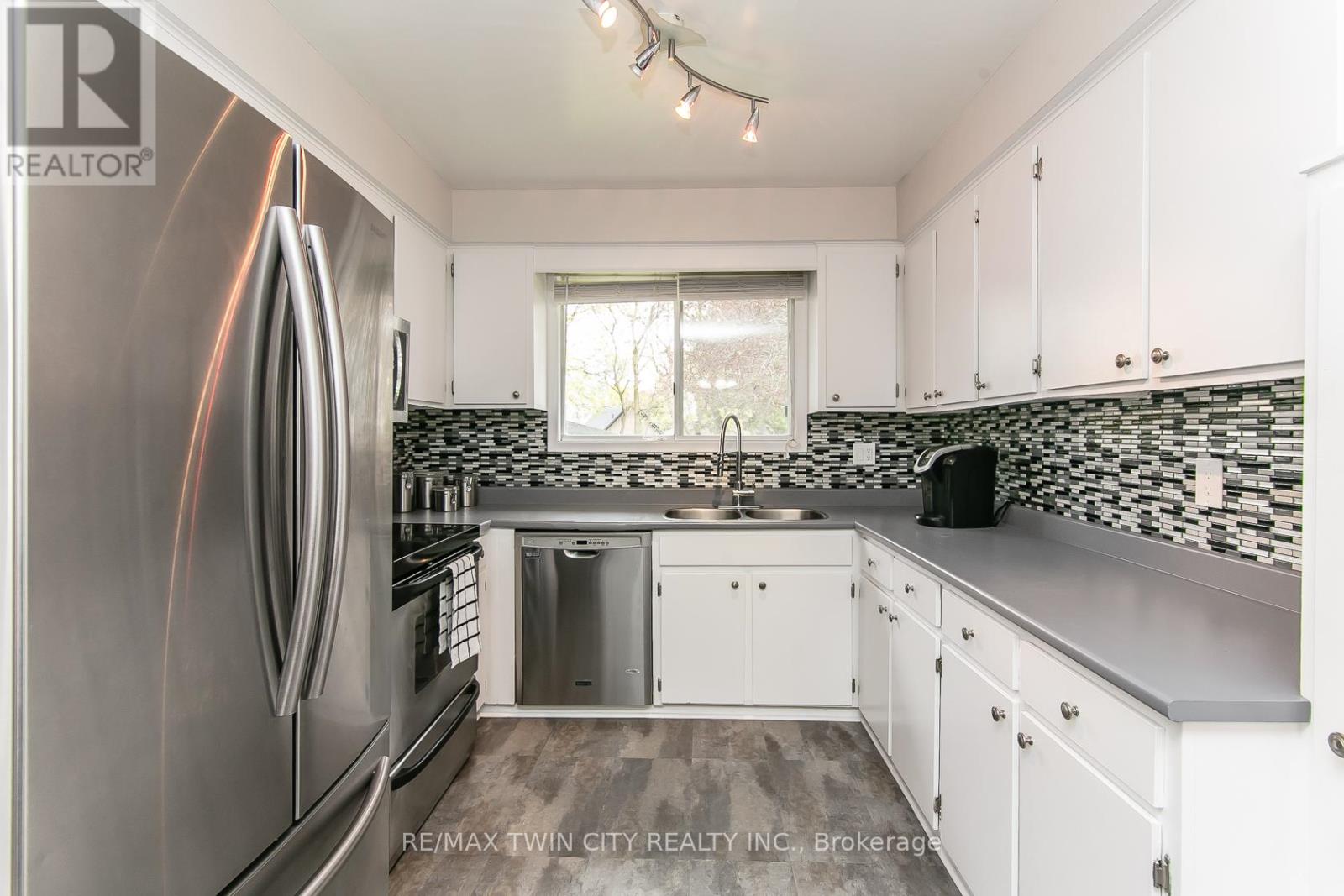 34 Blackhorne Crescent, Kitchener, Ontario  N2E 1T1 - Photo 8 - X13077310