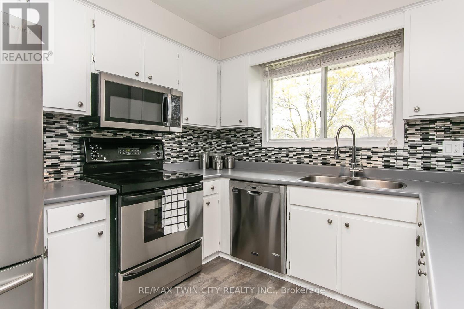 34 Blackhorne Crescent, Kitchener, Ontario  N2E 1T1 - Photo 9 - X13077310
