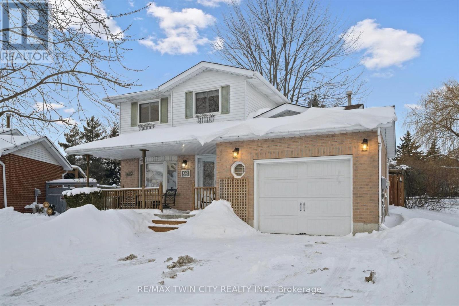 98 Old Maple Lane, Kitchener, Ontario  N2N 3B3 - Photo 2 - X13077488
