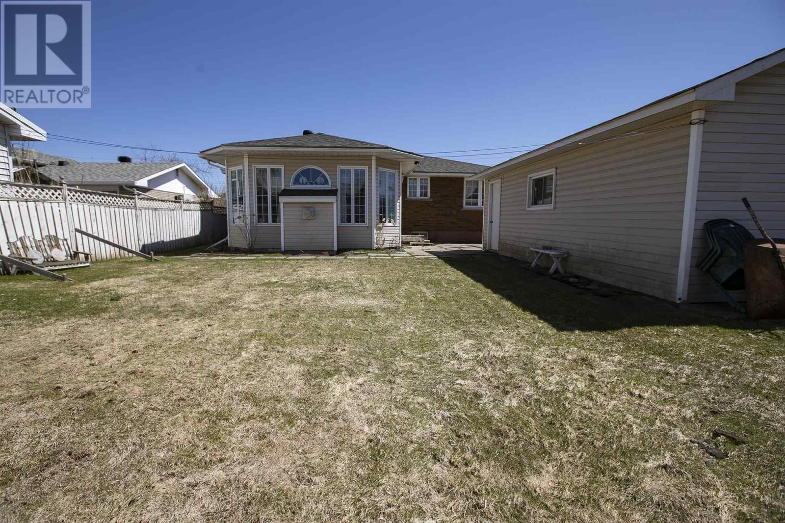 247 Prentice Ave, Sault Ste. Marie, Ontario  P6C 4R1 - Photo 9 - SM260847