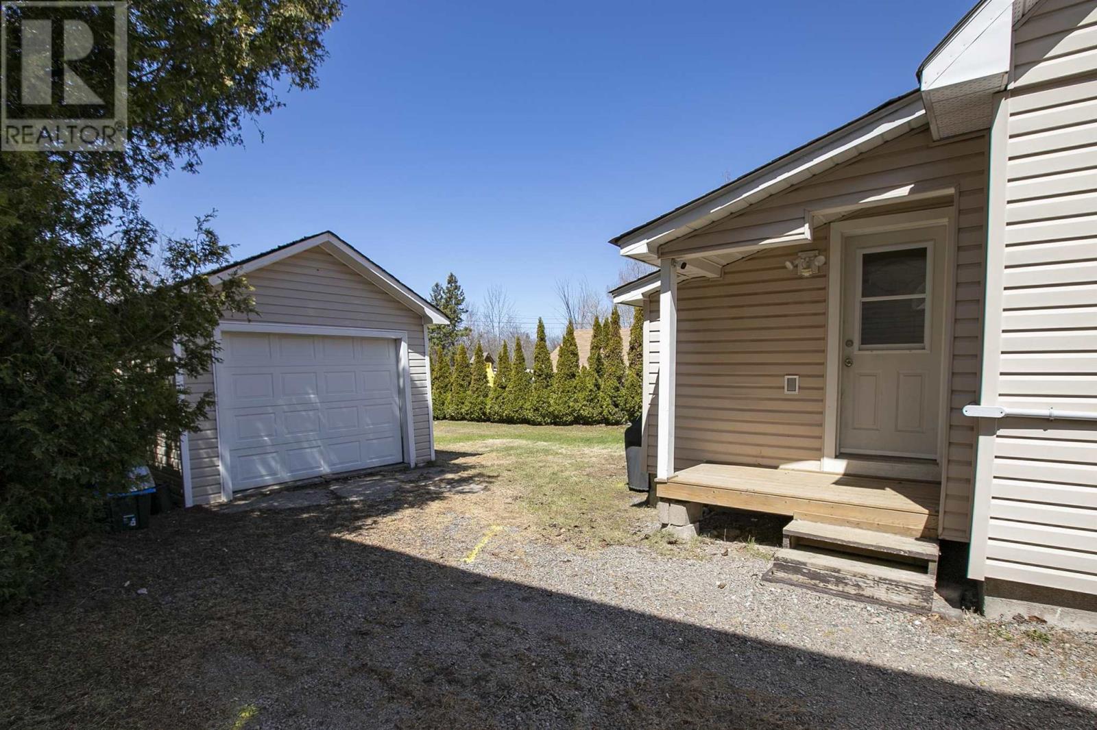 387 Pim St, Sault Ste. Marie, Ontario  P6B 2T9 - Photo 4 - SM260855