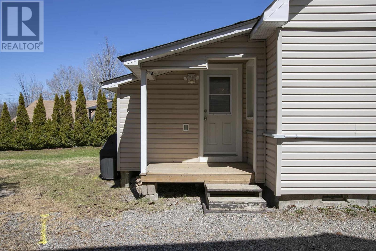 387 Pim St, Sault Ste. Marie, Ontario  P6B 2T9 - Photo 6 - SM260855