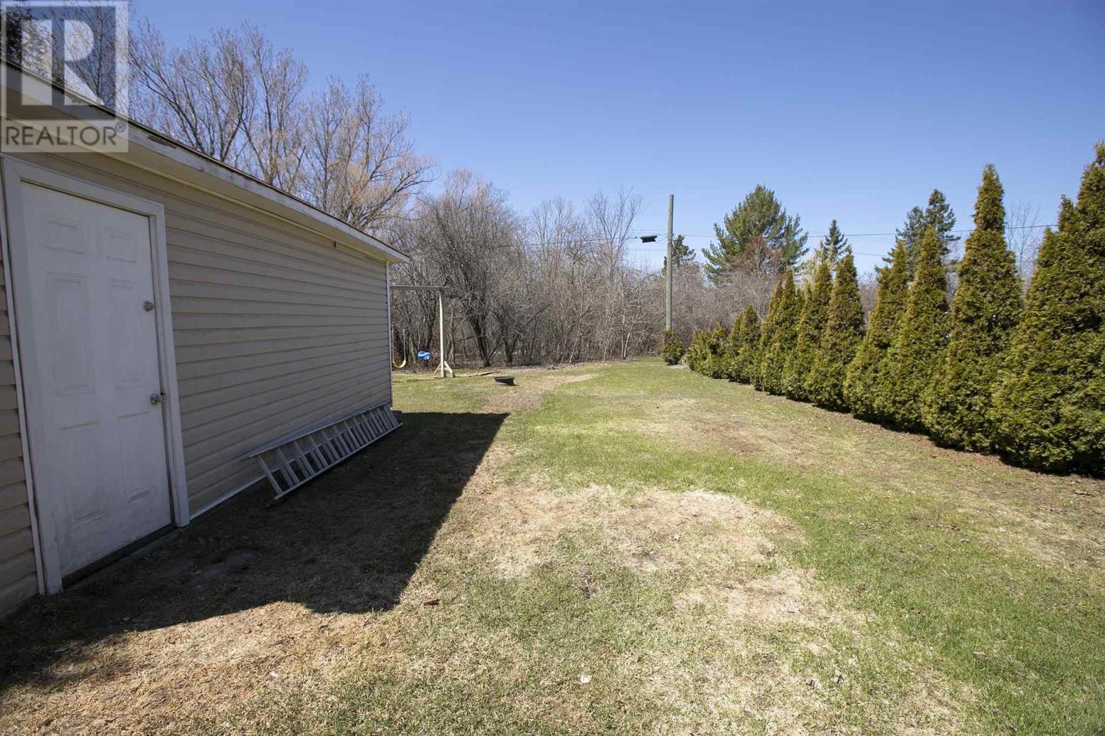 387 Pim St, Sault Ste. Marie, Ontario  P6B 2T9 - Photo 7 - SM260855