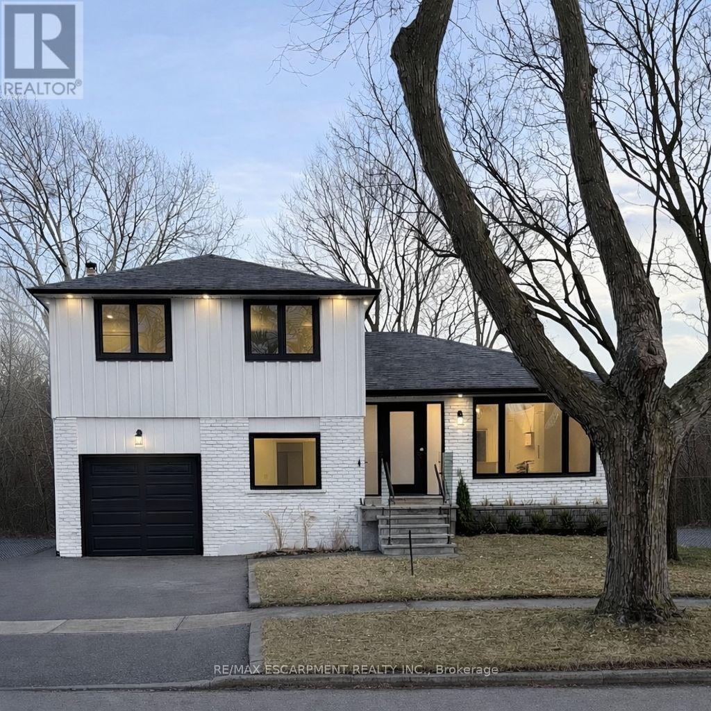 2276 Wyandotte Drive, Oakville, Ontario  L6L 2T5 - Photo 4 - W12970416